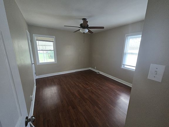 4th image of 1445 Prather Ave