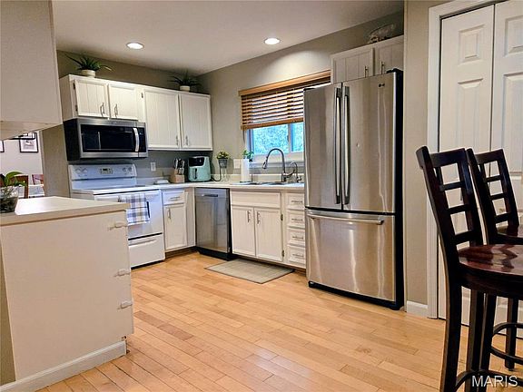 3rd image of 3967 Summerview Dr