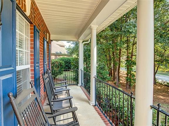 3rd image of 404 Stonewater Bay Ln