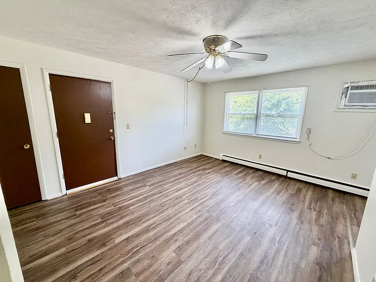 102 College Park — Photo 10
