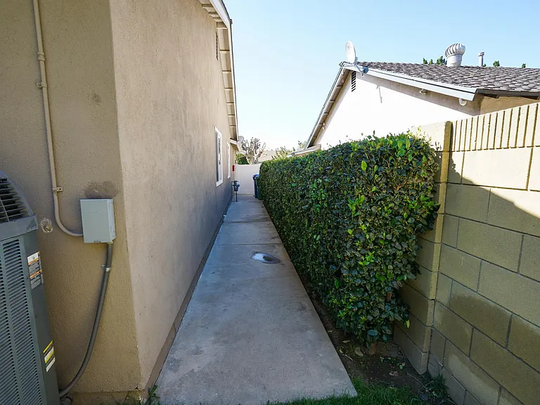 18637 Stare St — Photo 30