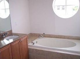 4th image of 708 SE 15th St APT 4
