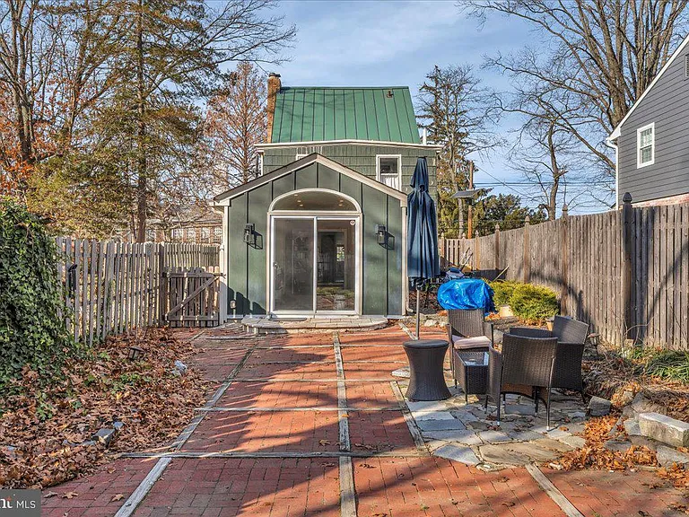 406 Kings Hwy E — Photo 23
