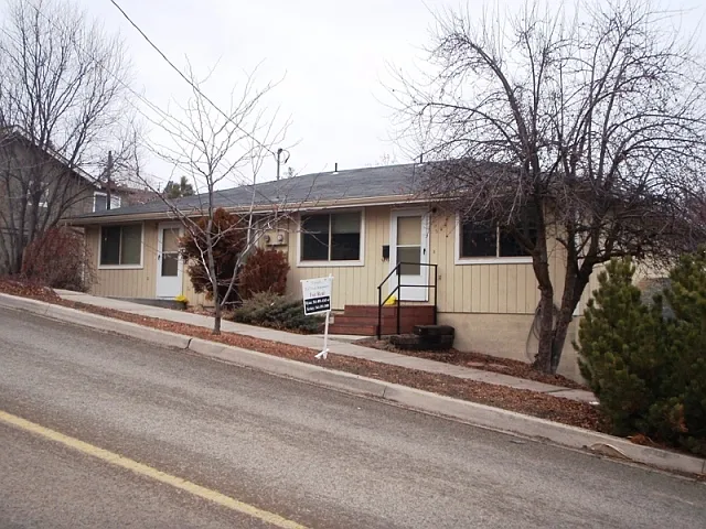 305 N 3rd St photo 1