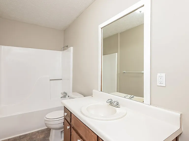 2314 Hampton Dr — Photo 15