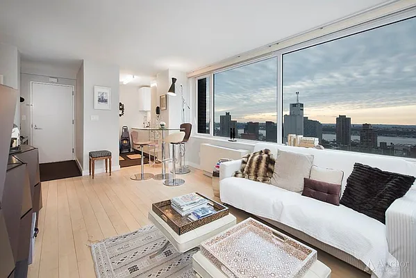 Rented by Anchor Associates | media 2