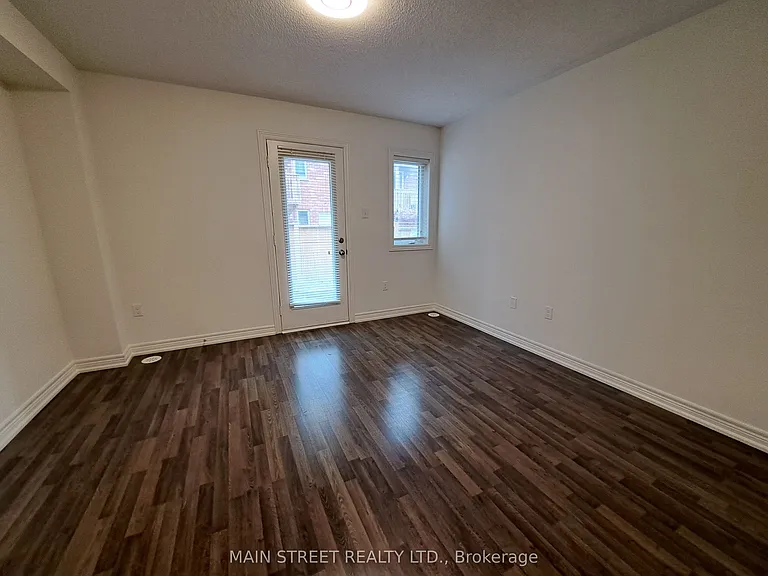 7 Roy Grove Way — Photo 5
