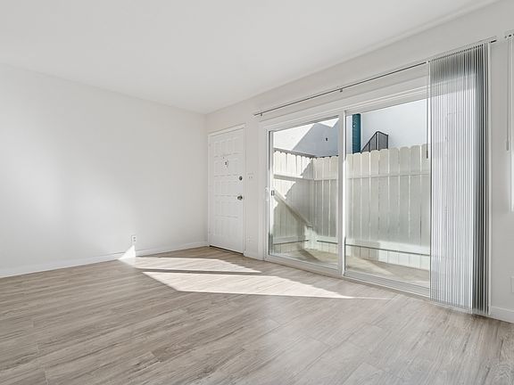4th image of 16900 Parthenia St #2