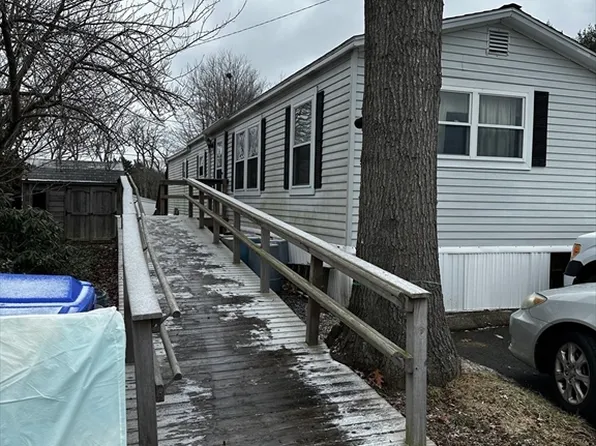 3 Mayflower Ave, Taunton, MA 02780