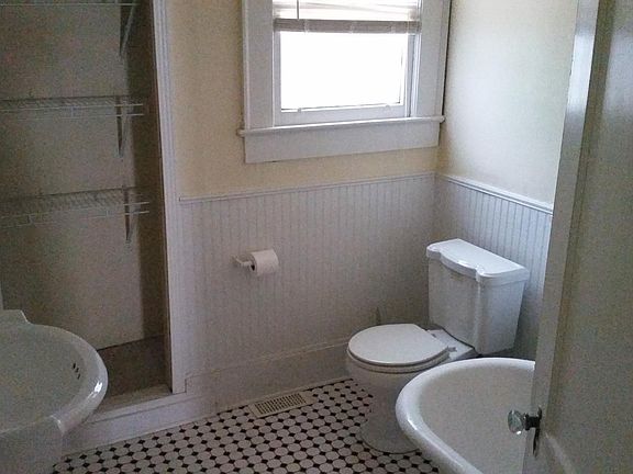 5th image of 212 Carlisle St