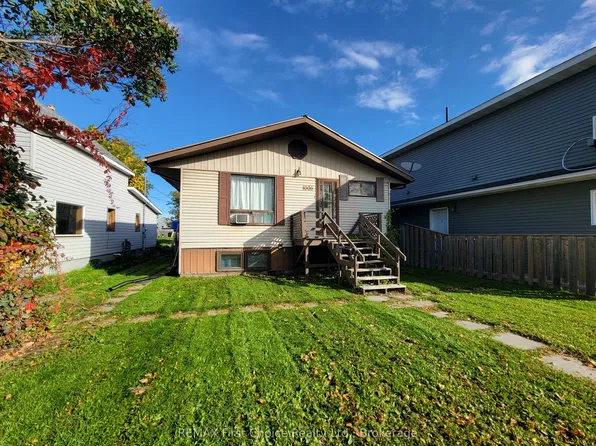 1006 Scott St, Fort Frances, ON P9A 1J5