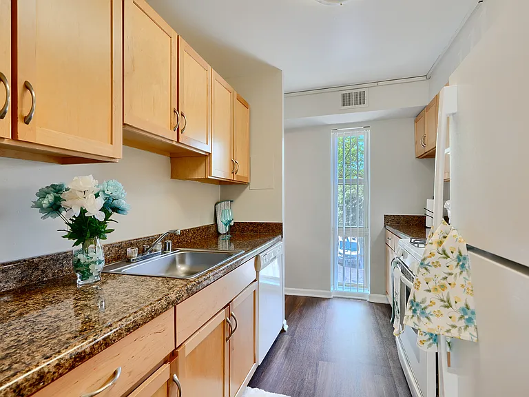 Westchester West Apartments — Photo 45
