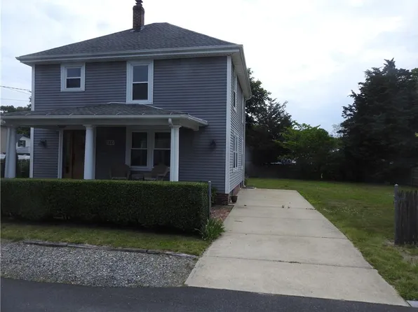 144 Worcester Ave E, Riverside, RI 02915