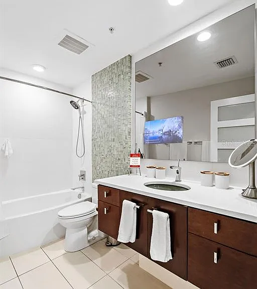 1120 E Kennedy Blvd #612 — Photo 19