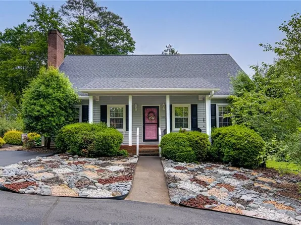 335 Merrimont Dr, Winston Salem, NC 27106