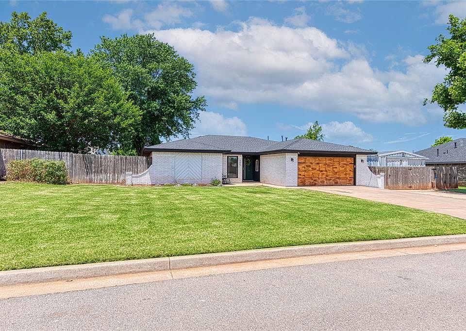 1st image of 305 Sondra Dr