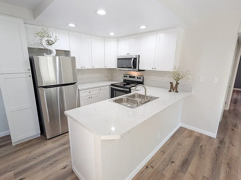 Cypress_Cedar Model Kitchen