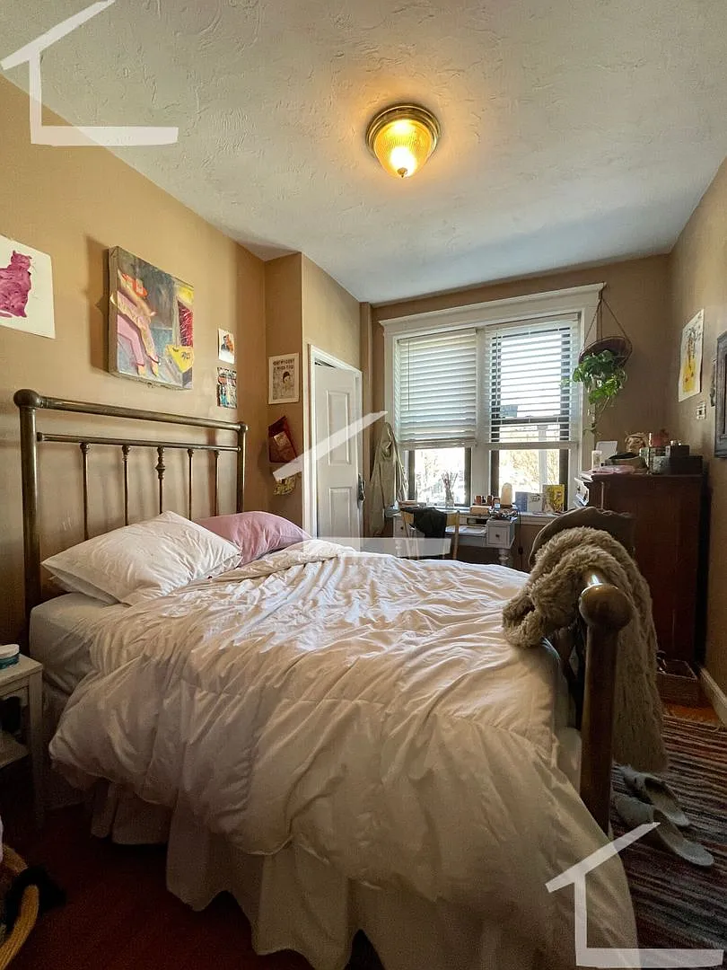 Building Photo - 4 Glenville Ave #3
