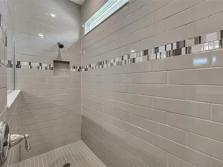2001 Spring Shower Cir — Photo 17