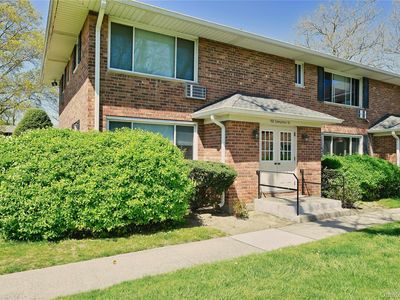 192 Edmunton Dr #D1, North Babylon, NY, 11703