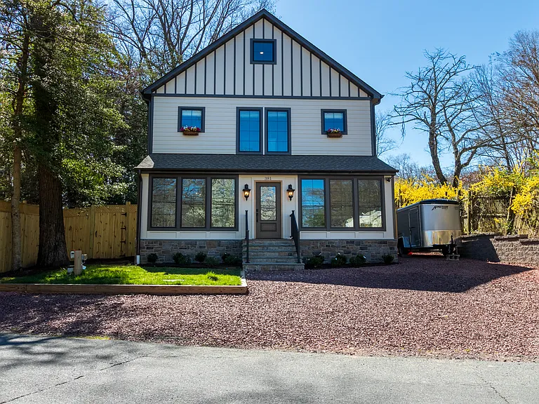 381 Kyle Rd — Photo 2