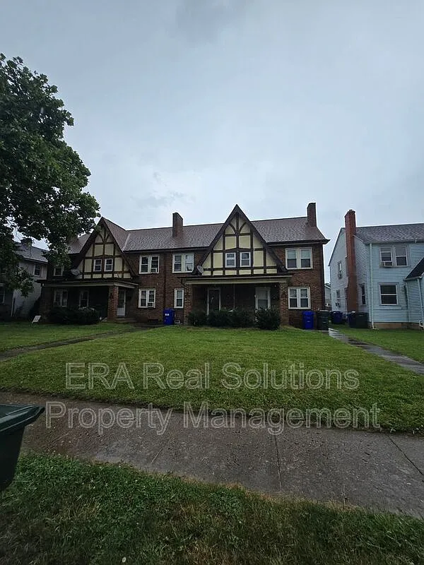 2 bed, 1.0 bath, 912 sqft, $950 — Photo 1