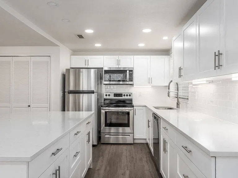 Eagle Gate Apartments — Photo 6