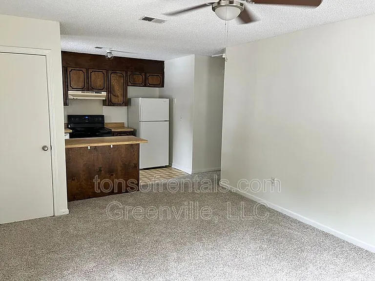 13 Melissa Ct #C — Photo 4