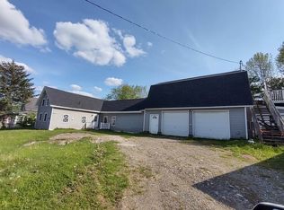 872 Main Rd, Carmel, ME 04419