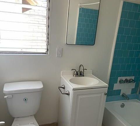 3rd image of 2619 S La Salle Ave APT 9