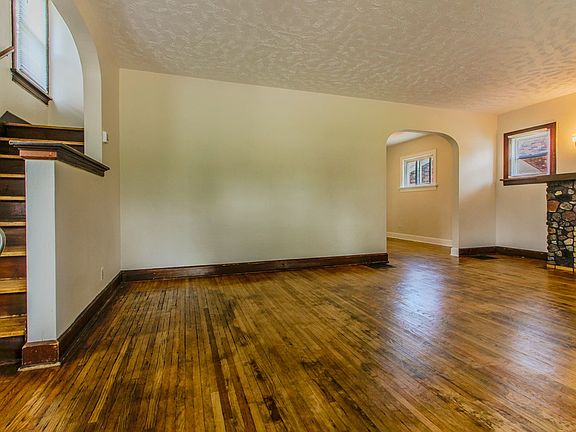 3rd image of 120 Gibson Ave
