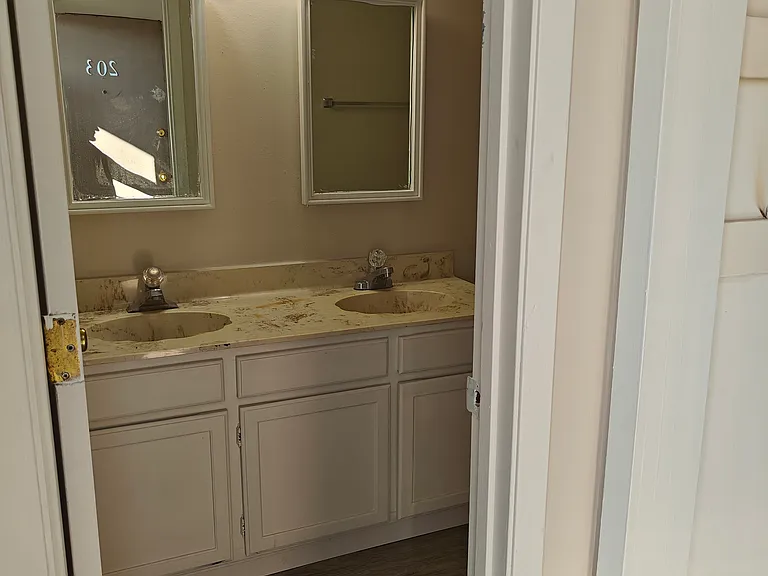 Fox Meadows Apartments — Photo 2
