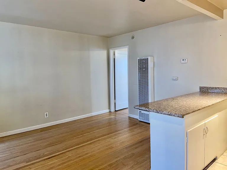 2523 I St — Photo 5