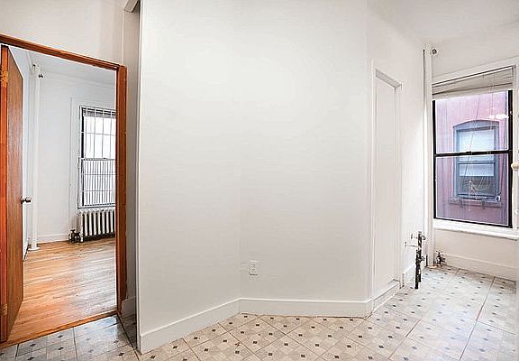 4th image of 1274 1st Ave APT 27