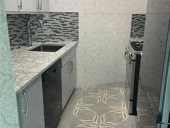 4th image of 1 Bay Club Dr APT 11Y
