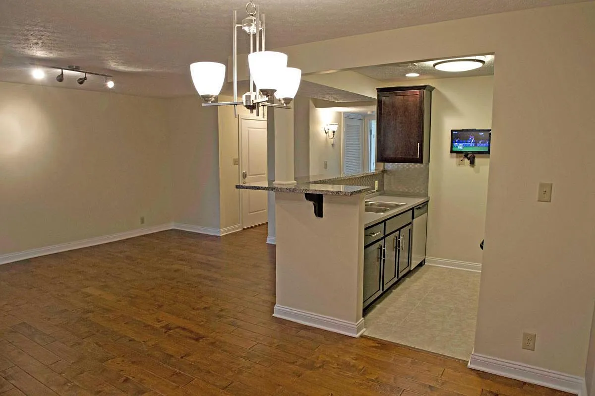 Park Court Apartments — Photo 2