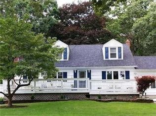 94 Magnolia Dr, Selden, NY 11784