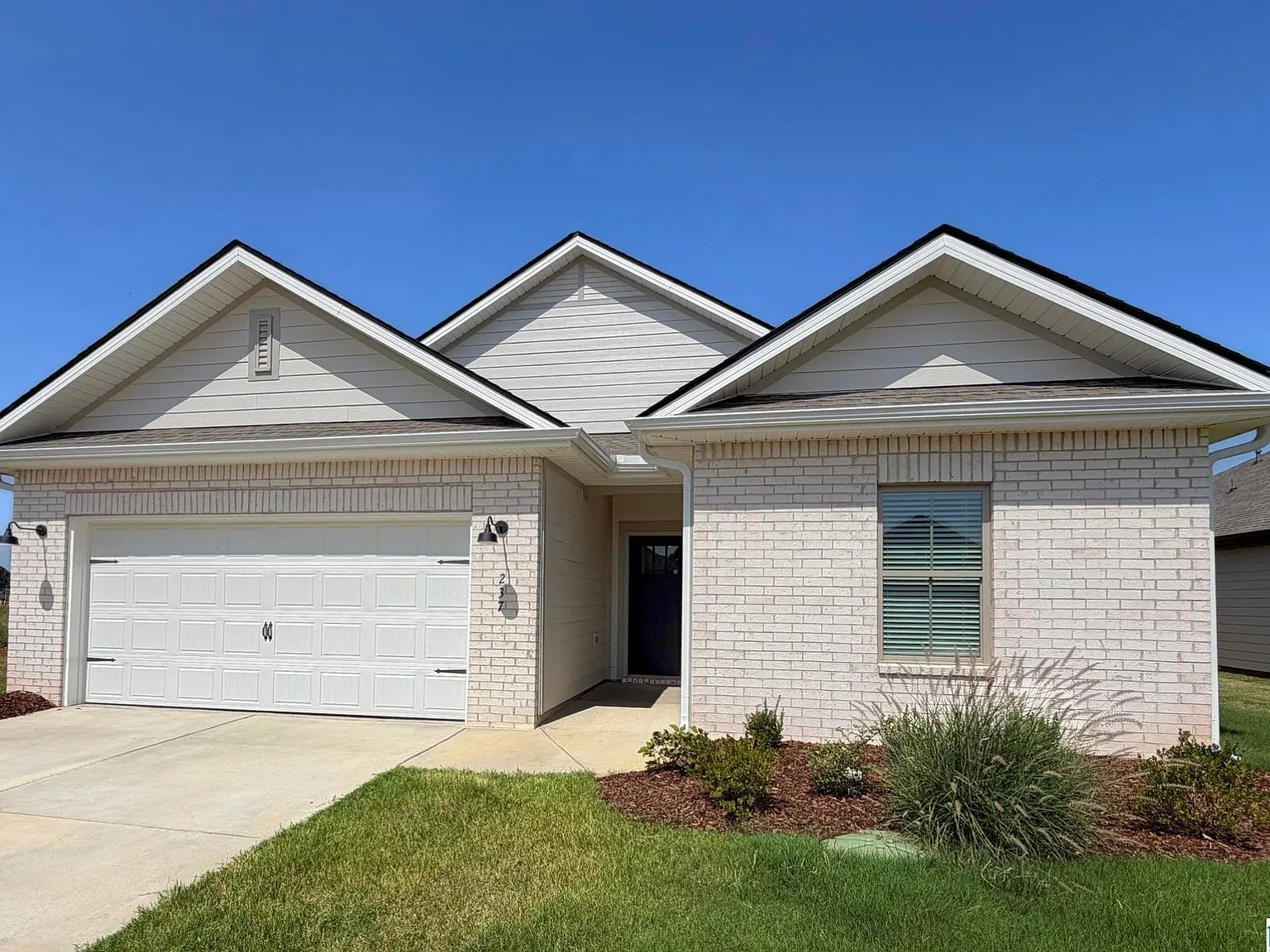 4 bed, 3.0 bath, 1938 sqft, $1,950 — Photo 3