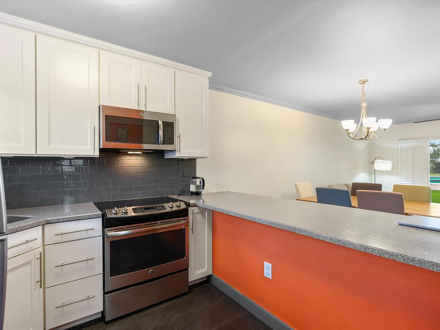2998 E Sunrise Lakes Dr E — Photo 4