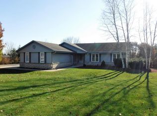 2031 Hummingbird Dr, Jackson, WI 53037