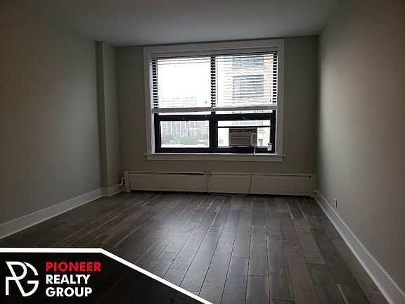 4th image of 445 W Wellington Ave #U14f