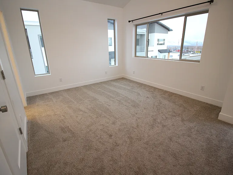 463 W 2200 N — Photo 18