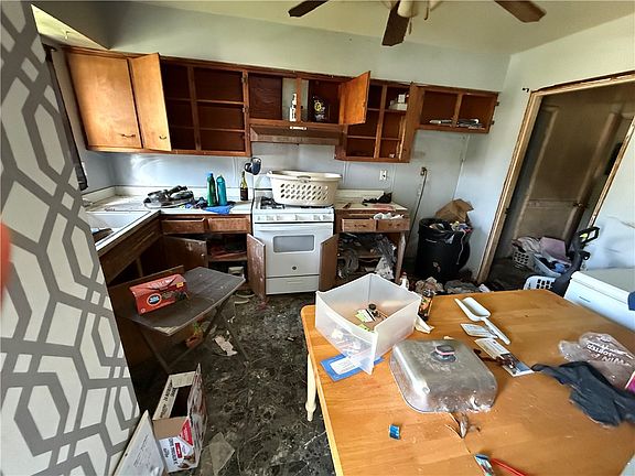 4th image of 1601 E Moore St