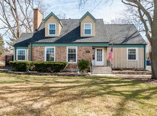 S611 Cedar Ave, Elmhurst, IL 60126