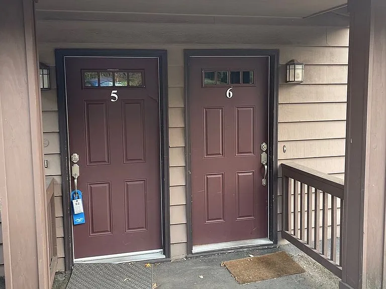 1015 SW Bertha Blvd #5 — Photo 2
