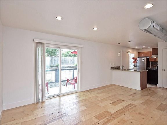 5th image of 1313 E 52nd St APT 201