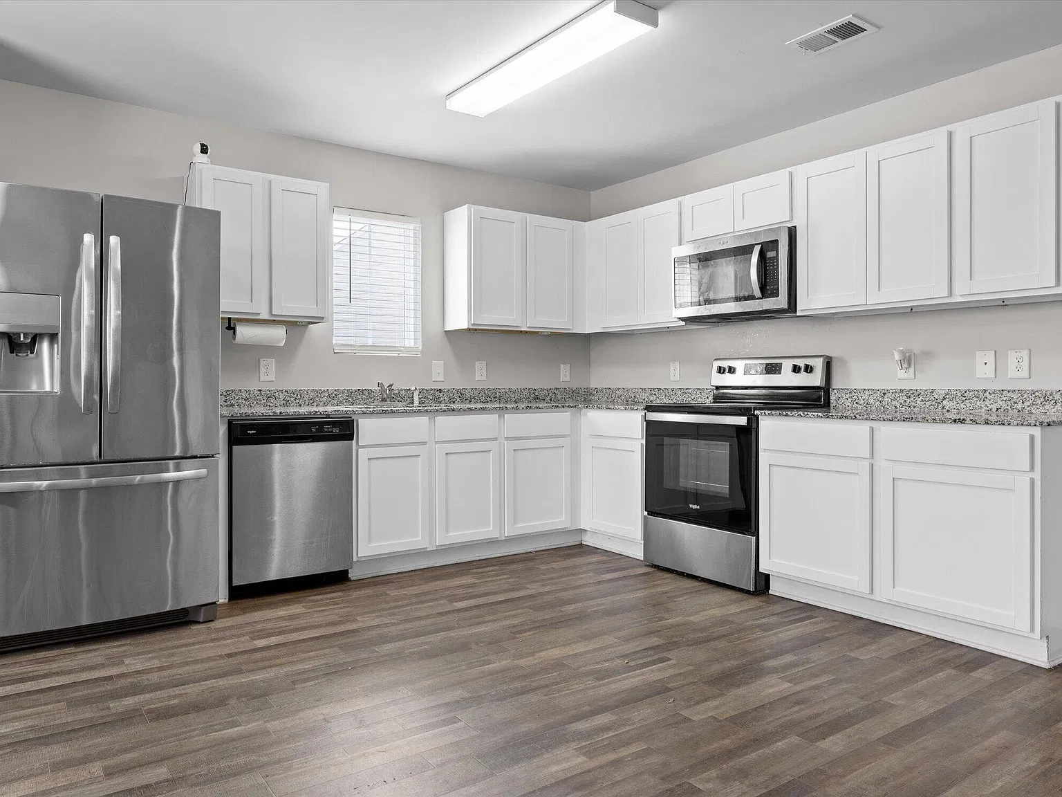 3 bed, 2.5 bath, 1606 sqft, $1,800 — Photo 4