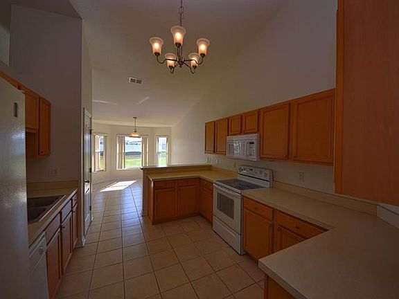 5th image of 417 Terranova St