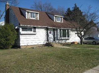 41 Linwood Pl, Massapequa Park, NY 11762