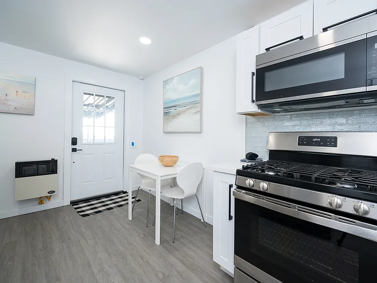 5255 Churchward St — Photo 7